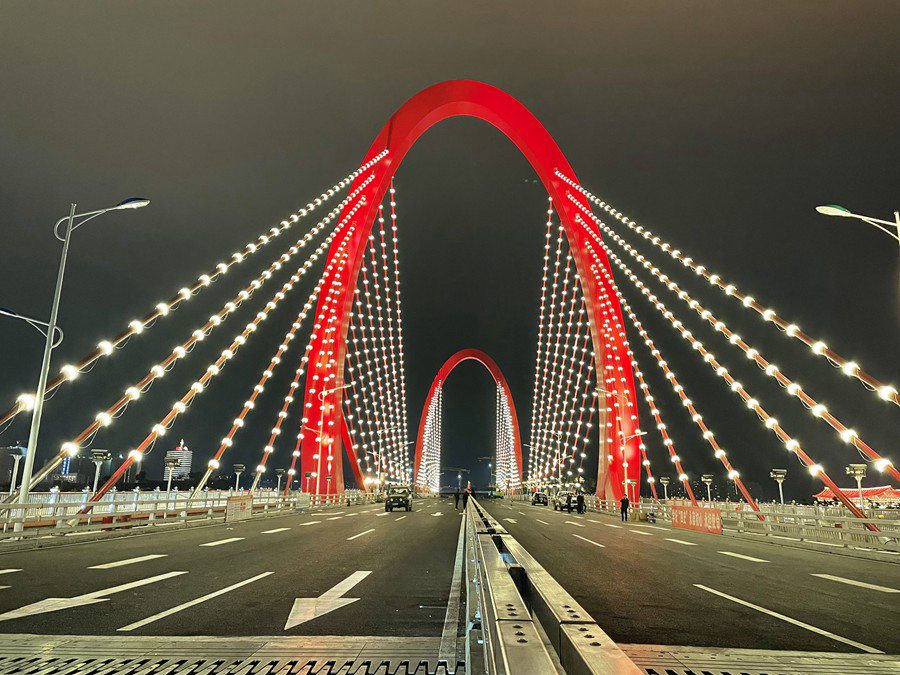 芝山大橋“時空之門”造型亮眼。中交二航局供圖