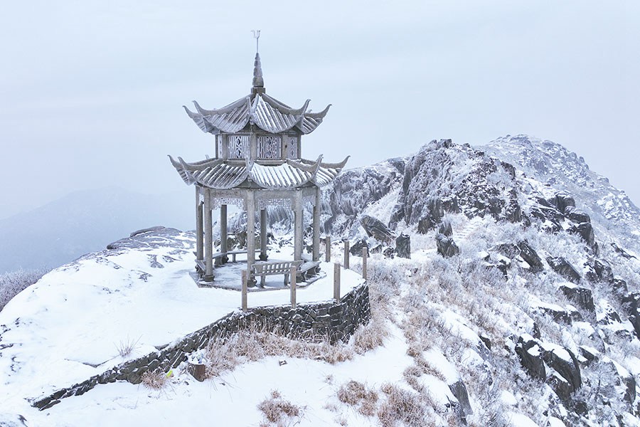 寧德柘榮縣東獅山頂,銀裝素裹美如畫。林文強攝