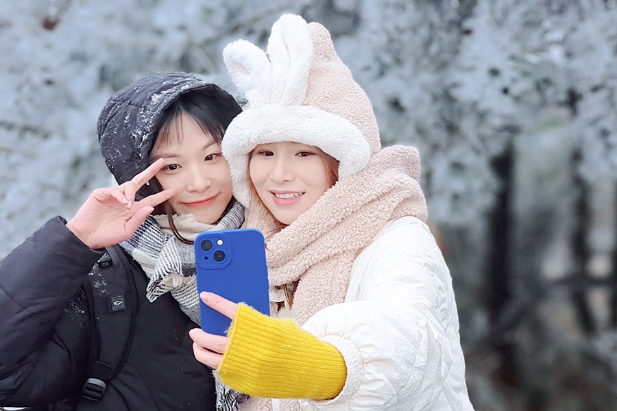 泉州德化九仙山風景區,雪景吸引游客紛紛前往打卡。林雅萍攝