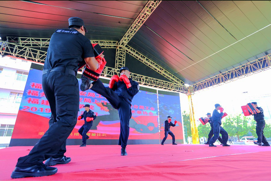 上街（高新区）公安巡特警反恐大队开展了集体拳表演。福州公安供图