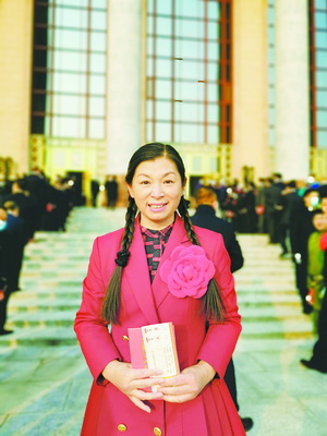 西藏自治区昌都市卡若区第二初级中学教科室副主任、厦门市信息学校教师刘斯　
