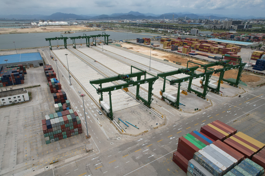 2022年7月，福州港江阴港区自动化轨道吊全部到港，标志着福州港集装箱生产作业的“自动化时代”即将开启。福建省港航事业发展中心供图