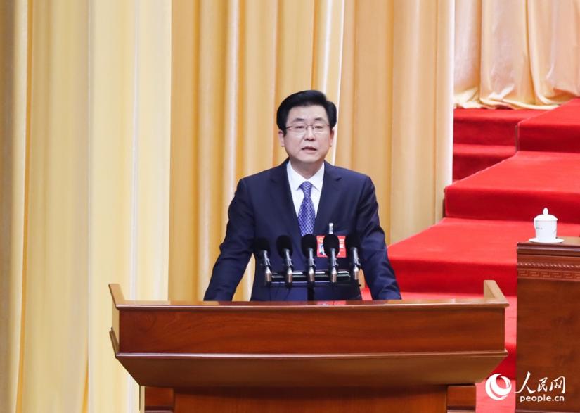 福建省人民政府省长赵龙作政府工作报告。人民网 刘卿摄