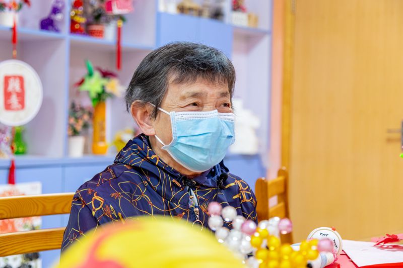 1月19日，杨碧瑜老人讲述充实的老年生活。康磊摄