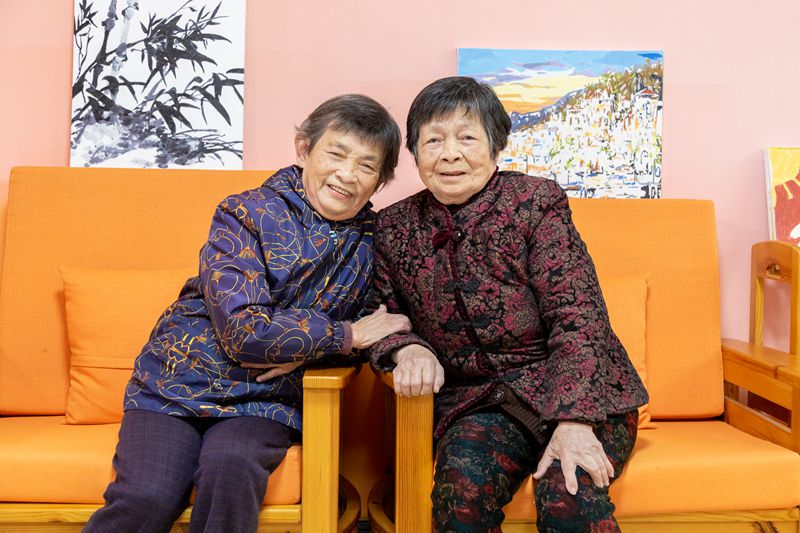 老年姐妹花的幸福生活。康磊摄