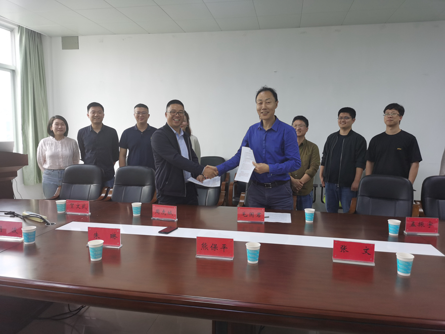 2022年5月13日，校企双方在福建工程学院签订数字化转型合作协议（拍摄者：潘维也）