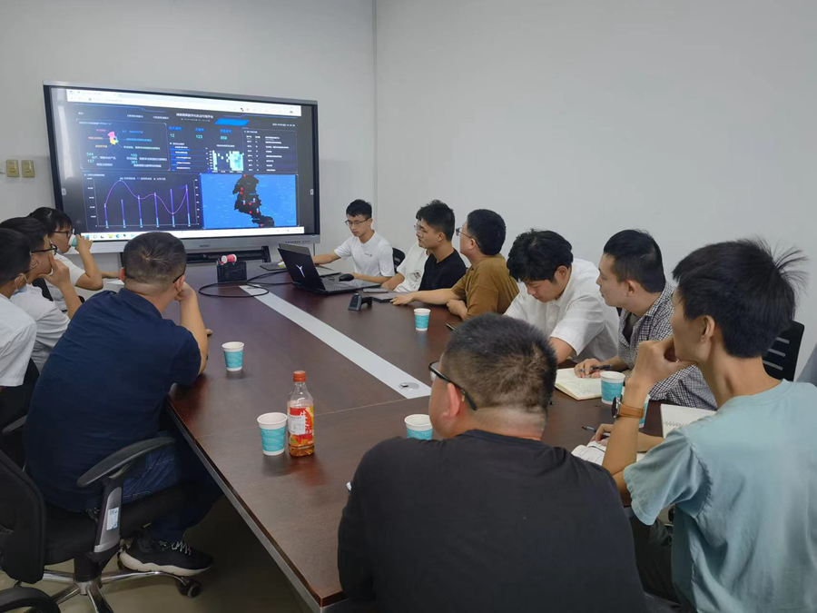 2022年8月12日，校企双方在福建工程学院实验室开展数字化转型研讨（拍摄者：潘维也）