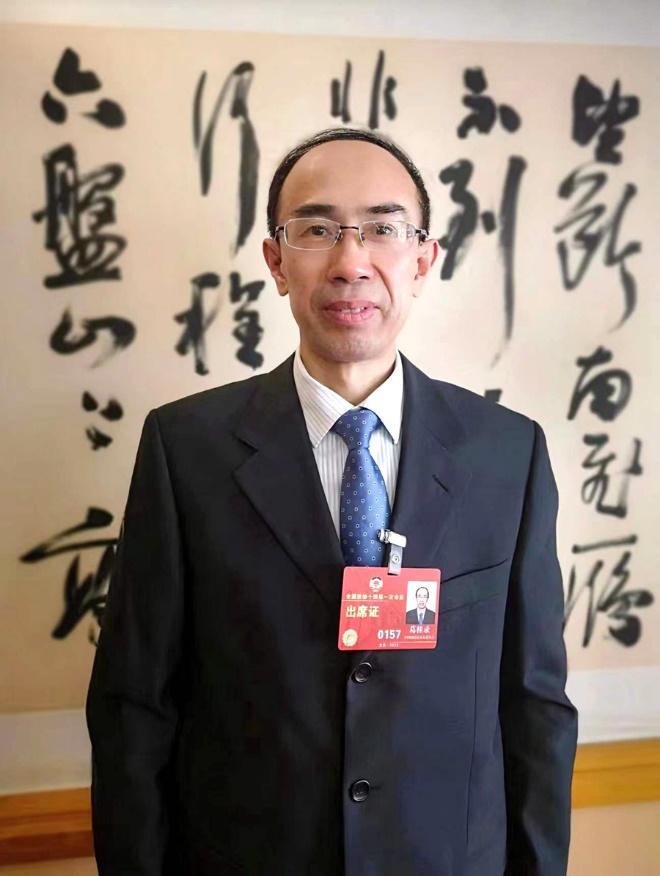 全国政协委员、民革中央委员、福建师大外语学院院长葛桂录。受访者供图