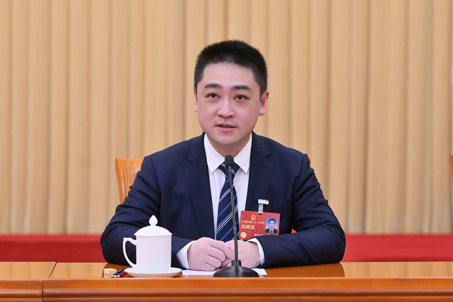 全国人大代表、福建省龙岩市市长胡盛。受访者供图
