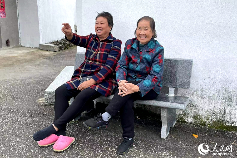 在乡野艺校的带动下，村民们变得越来越自信，笑口常开。人民网记者 林盈摄