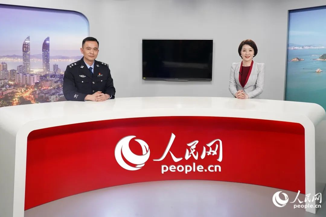 厦门市公安局集美分局交警大队大队长邱等勇接受人民网专访。人民网 兰志飞摄