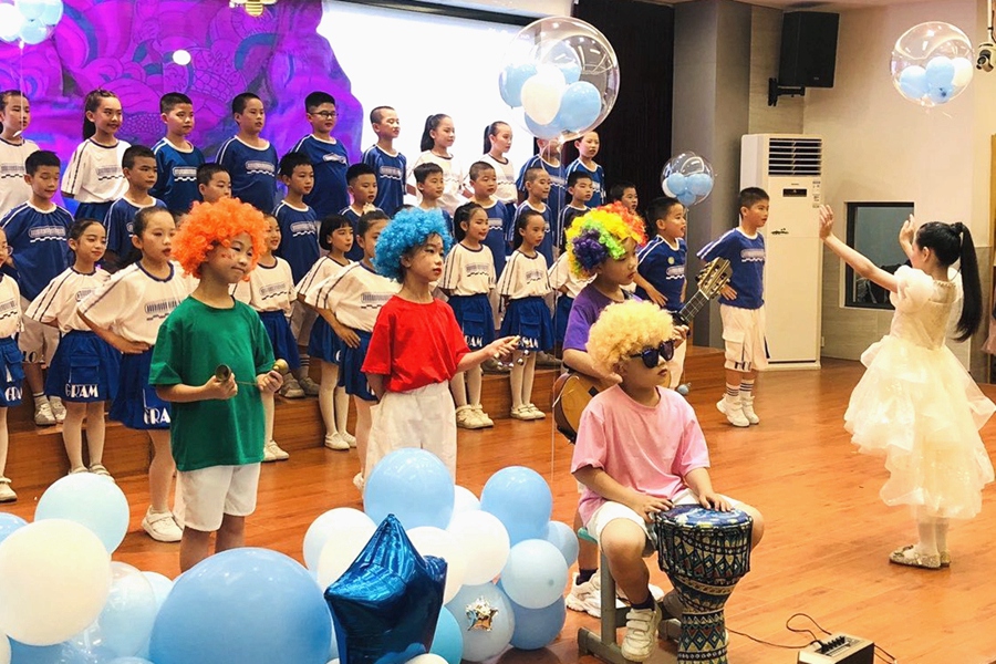 福州市仓山区教师进修学校附属第三小学的孩子们进行文艺汇演。福州市仓山区教师进修学校附属第三小学供图.jpg