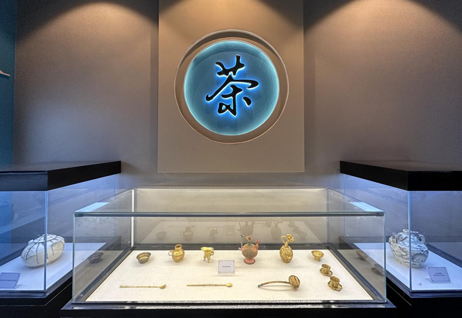 朱子茶文化陈列馆中摆放着各式各样的展品。