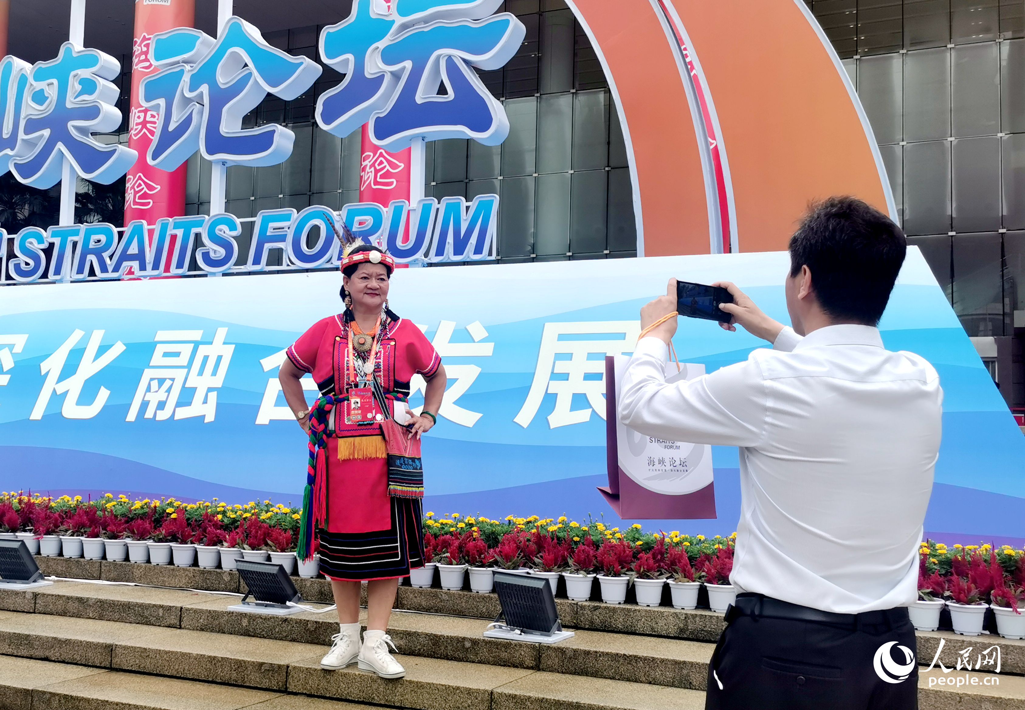 朱王碧玉在第十五届海峡论坛上留影。人民网 叶青卿摄