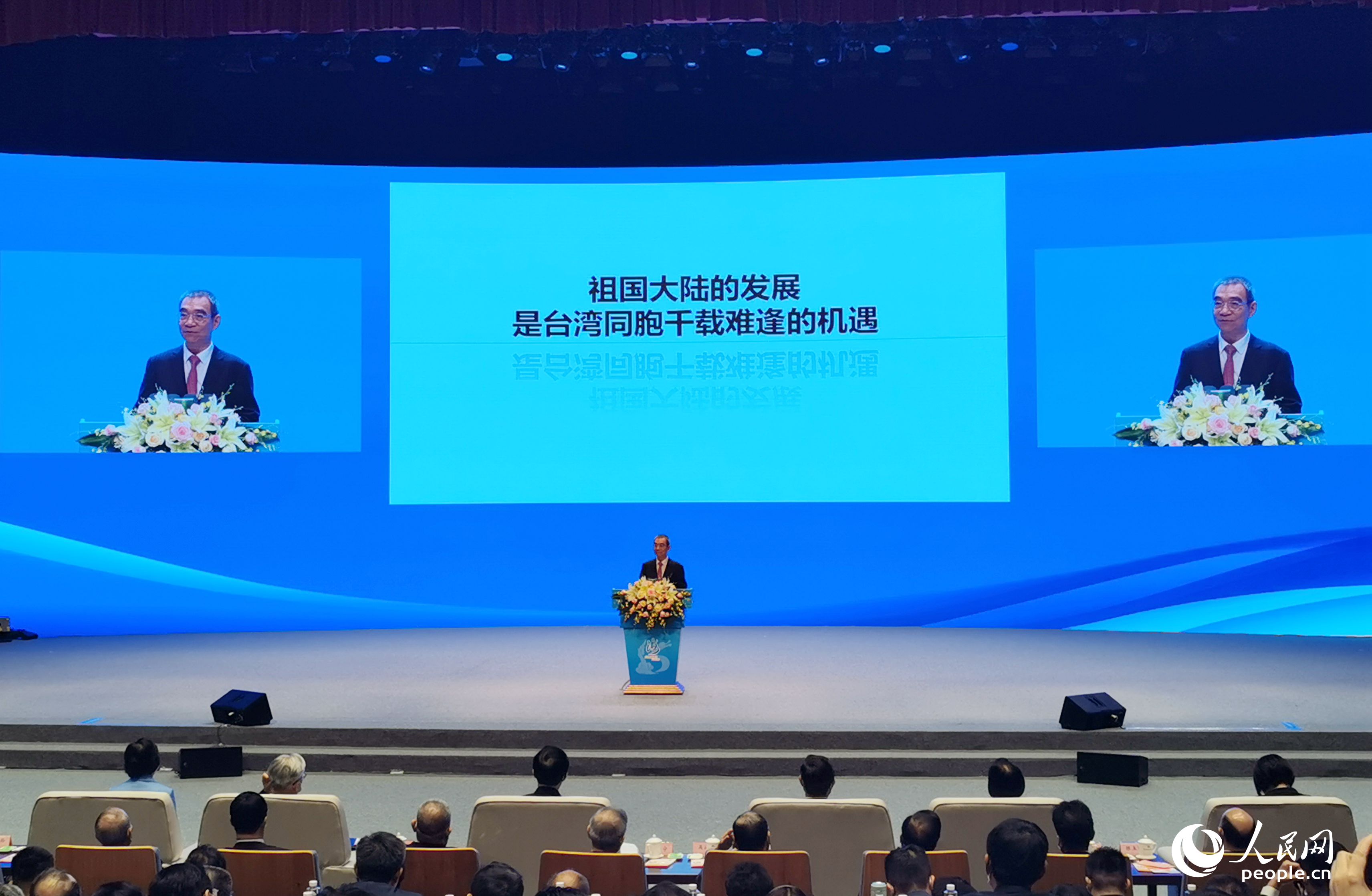林毅夫在第十五届海峡论坛主论坛上作主旨演讲。人民网 叶青卿摄