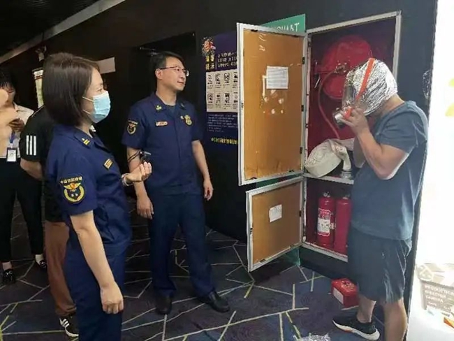 突击夜查现场。翔安区融媒体中心供图