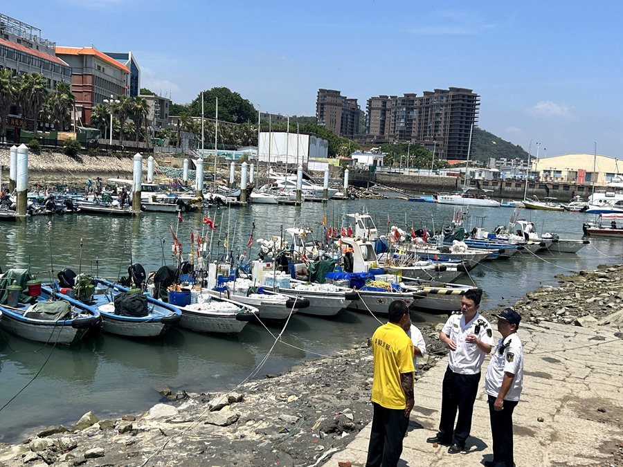台风来临前夕，漳州海事部门深入一线落实防台措施。漳州海事局供图