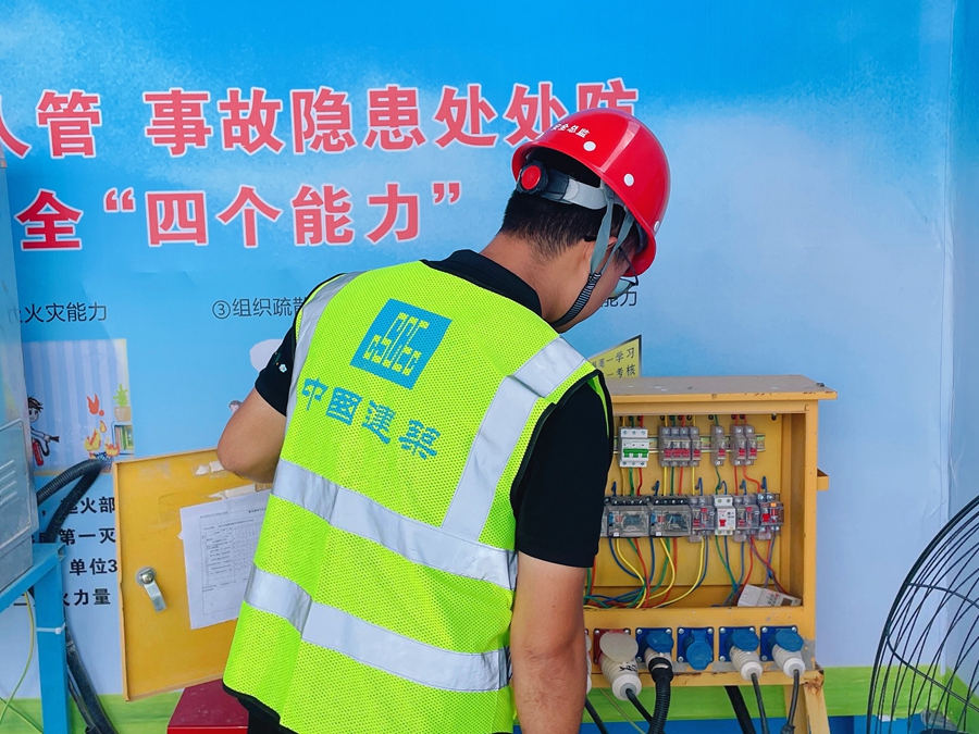 厦门公司泉州区域项目人员于施工现场切断不必要临时用电保障应急电源。