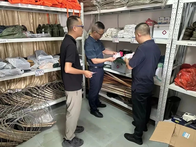 检查应急救援相关设备。
