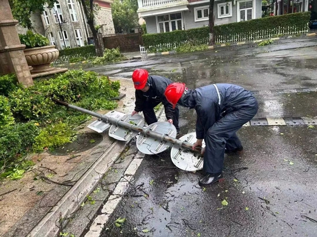 清理路障。丰泽区融媒体中心供图