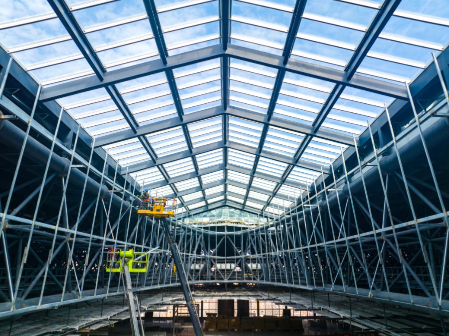 福厦高铁新建厦门北站智能天窗既可实现传统联动，还可自定义调整天窗开合角度、开合时间及窗帘覆盖面积等（资料图）。何卫东摄