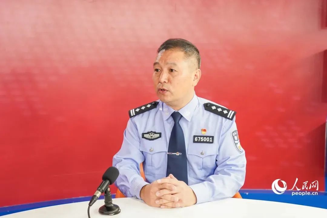 将乐县副县长、公安局局长巫志斌接受人民网专访。人民网 陈永整摄