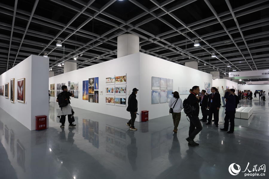 展览面积1万平米、295件作品亮相 第29届全国摄影艺术展览在厦门开幕