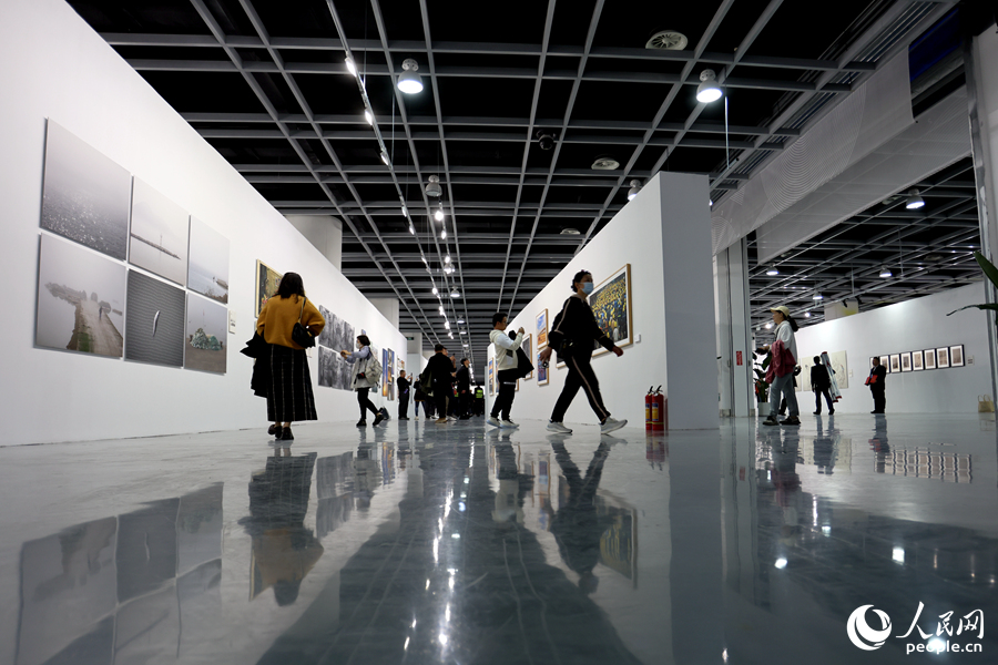 展览面积1万平米、295件作品亮相 第29届全国摄影艺术展览在厦门开幕