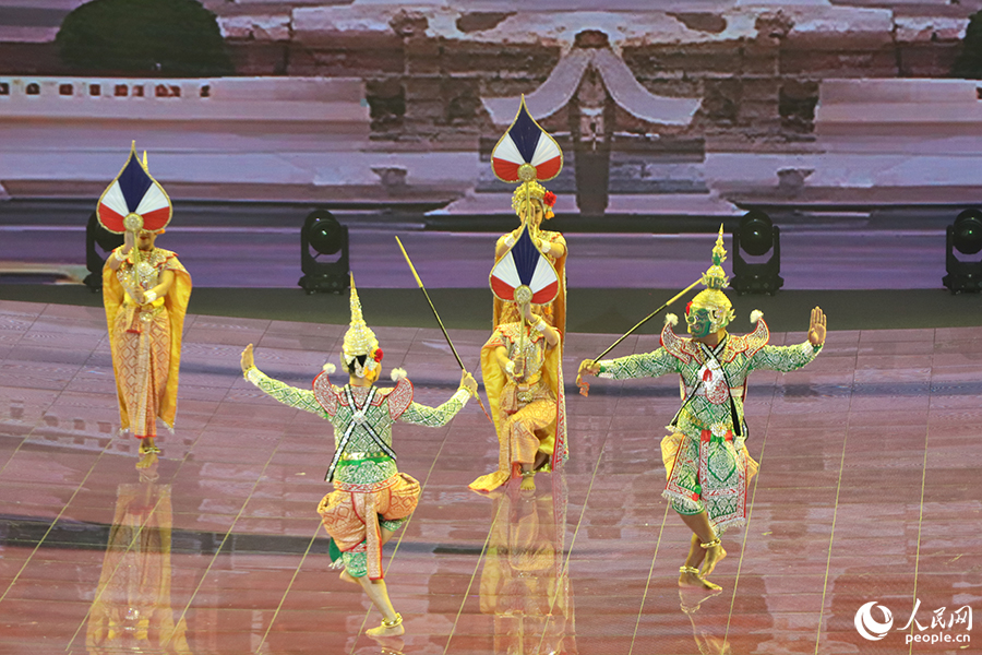 开幕式上泰国艺术家带来的表演。人民网 黄东仪摄