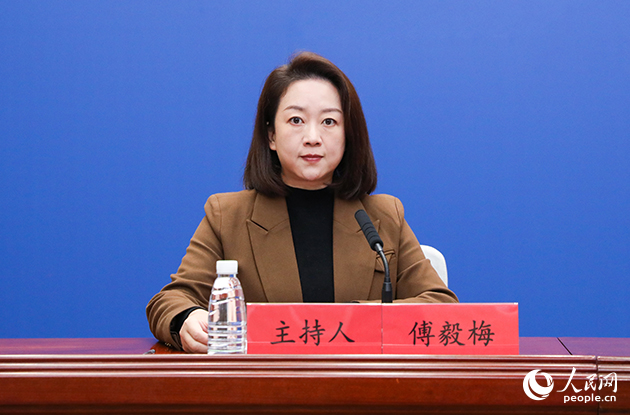 福建省委宣传部对外新闻处副处长傅毅梅主持发布会