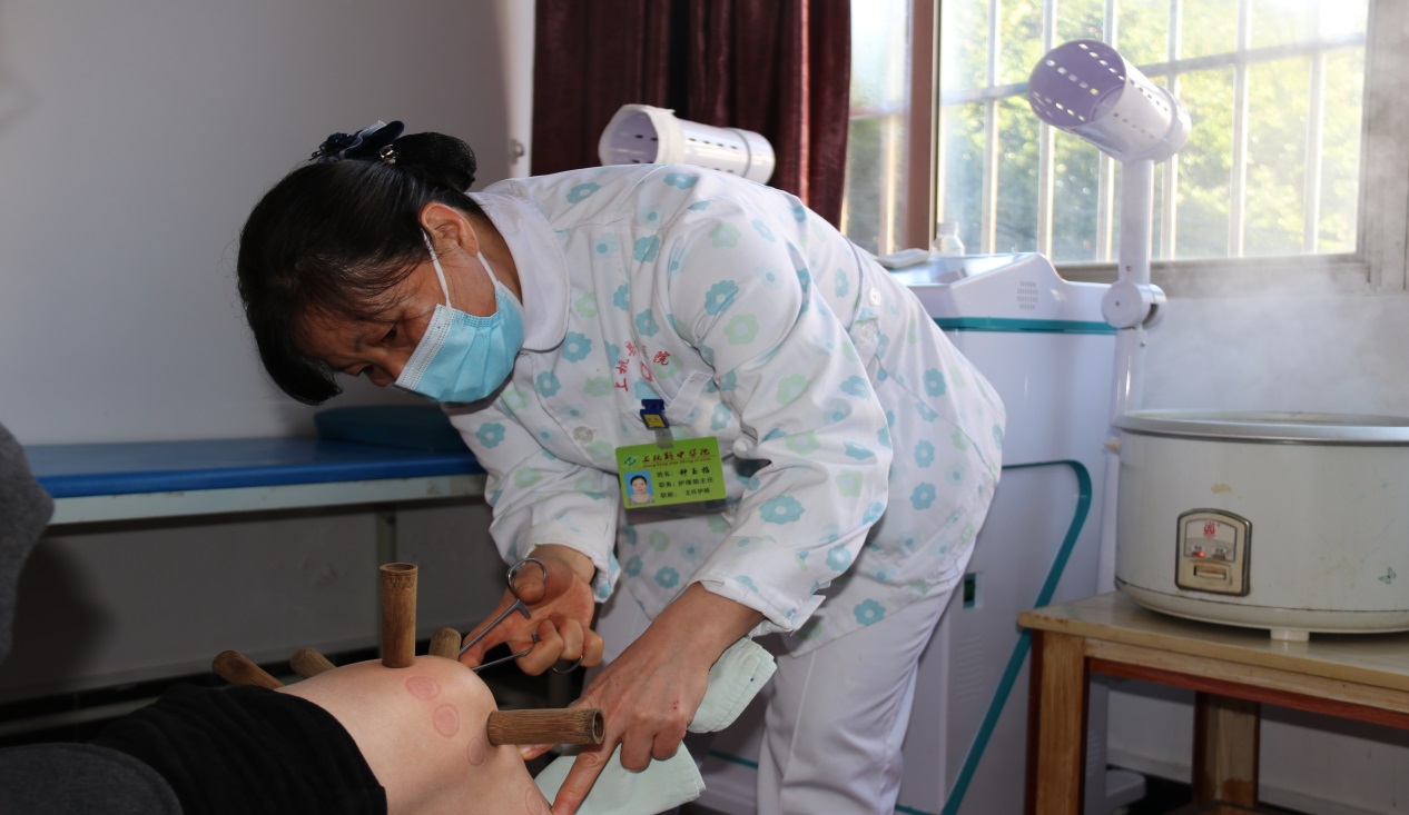 上杭县中医院大力推行延时门诊和节假日门诊服务模式。