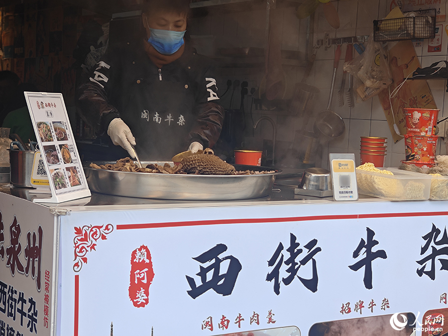 泉州西街牛雜店內氤氳著讓人垂涎欲滴的咸香。人民網 黃東儀攝