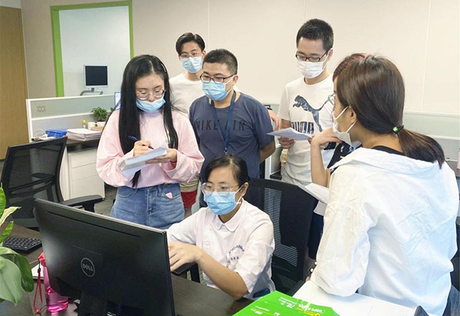 厦心信息部为临床诊疗服务和管理提供精准支持。厦心医院供图