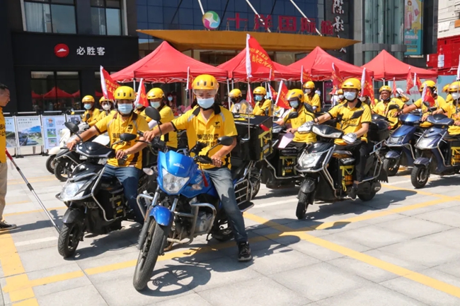 外卖小哥义务巡河队。长乐区融媒体中心供图