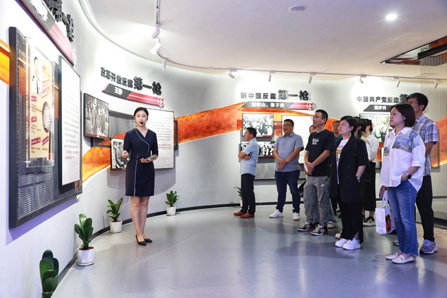 福鼎市纪委监委组织年轻干部参观升级改版后的廉政教育基地，从内心筑牢拒腐防变防线