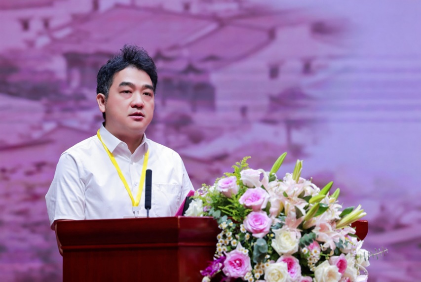 台湾青年饶瑞晔讲述了一段长达23年的寻根往事。赖志妍摄