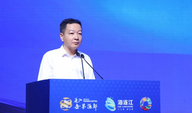 连江县委书记陈劲松在致辞。