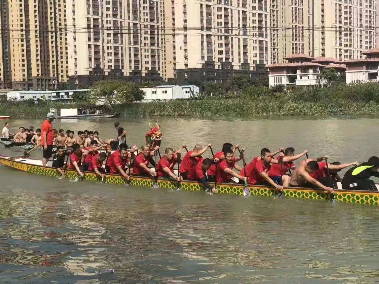 长乐营前马头村闰端阳龙舟竞渡。图片来源于常来长乐