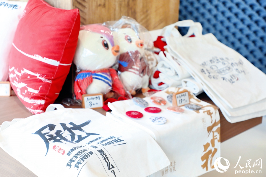 “屏南有禮”文創產品。人民網 李唯一攝