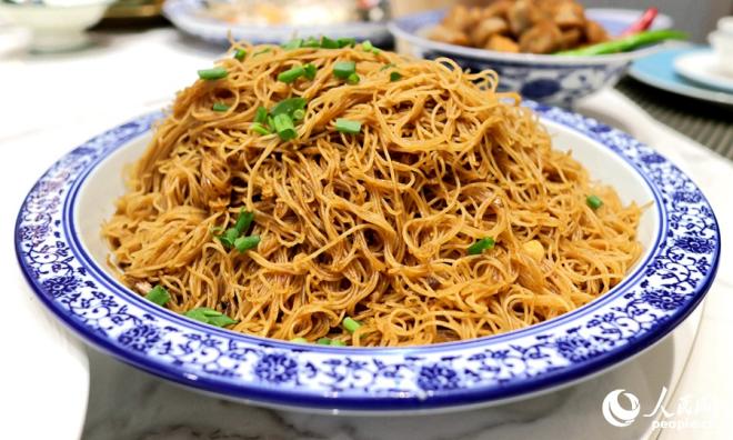 清炒湖頭米粉。人民網 李昌乾攝