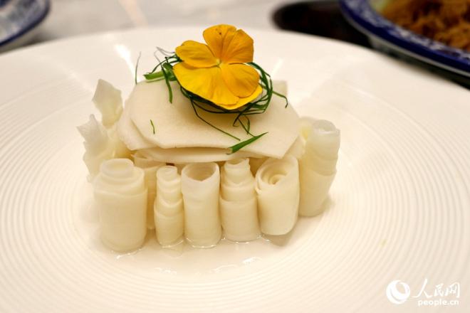 輕腌綠筍與茭白。人民網 李昌乾攝