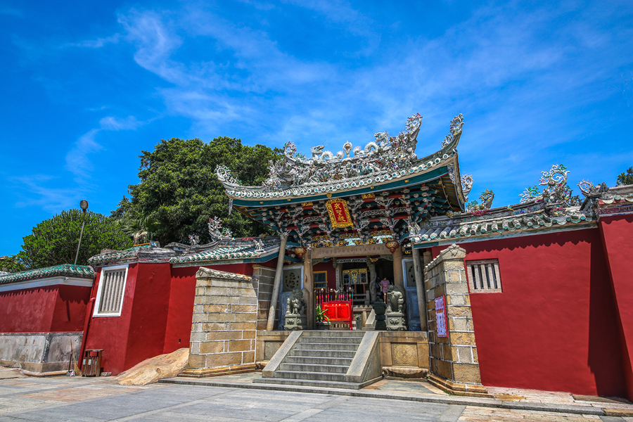 中国四大关帝庙之一东山关帝庙正对台湾海峡,气派魏然。刘汉添摄