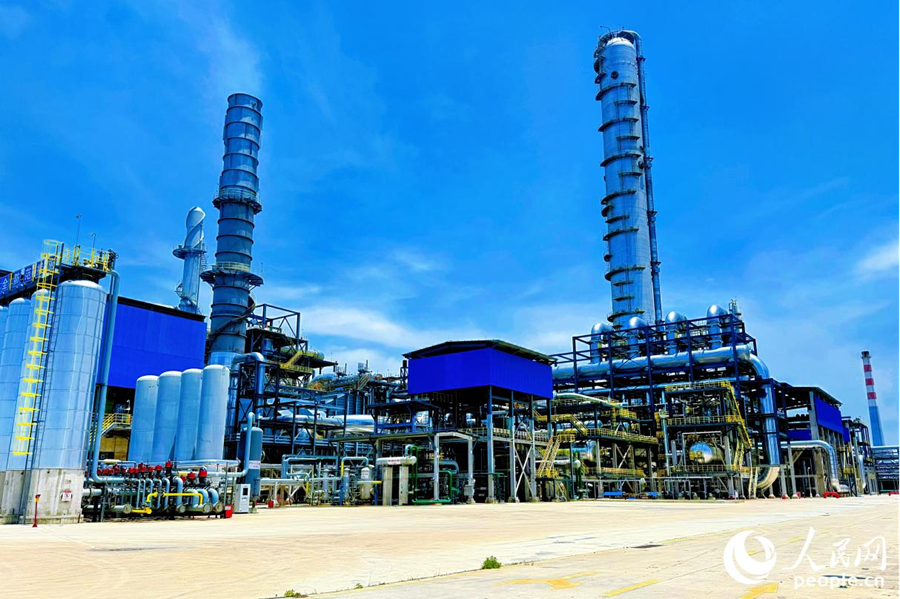 亚洲最高丙烯丙烷分离塔。人民网 李唯一摄