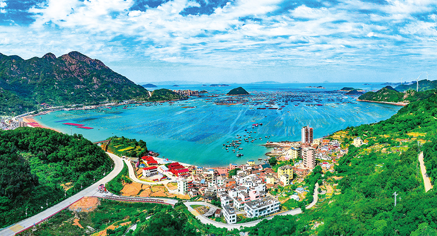 位于福州市连江县同心村海域的“蓝色牧场”欣欣向荣。林双伟摄