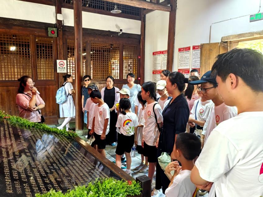 武夷山市妇联组织孩子们参观爱国主义教育基地——闽北红色首府陈列馆。武夷山市妇联供图