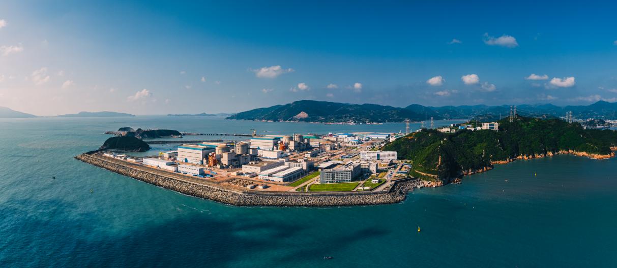 “大国重器”依山傍水，“硬核”画卷铺展于山海之间。福建宁德核电有限公司供图
