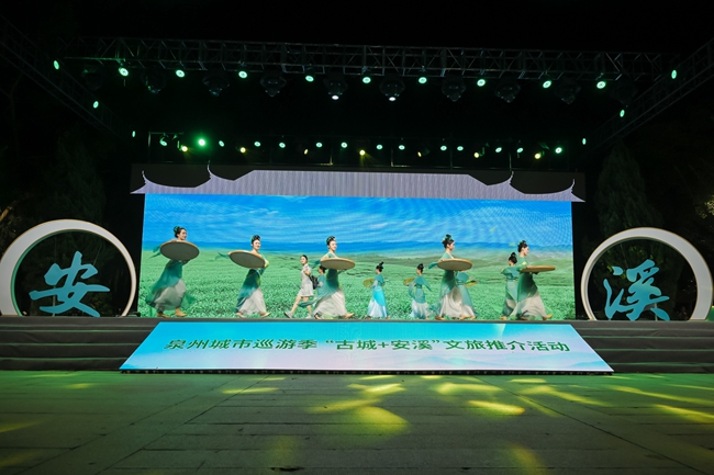 現場表演。