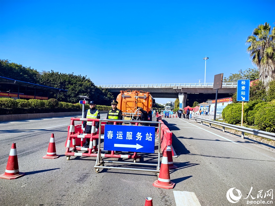 厦门市海沧区青礁市际春运执法服务站。人民网 余乃鎏摄