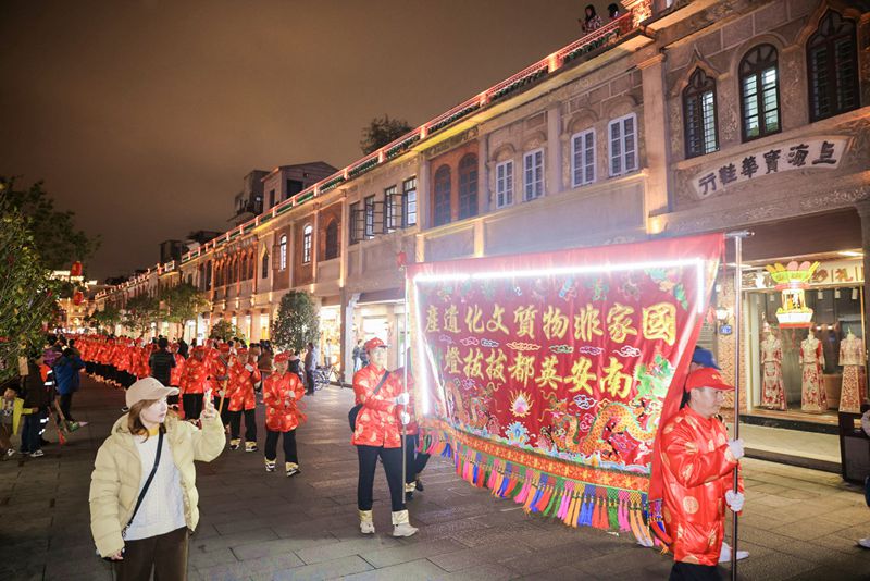 花灯巡游——南安英都拔拔灯。泉州市文旅局供图