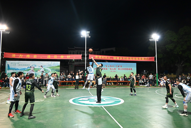“村BA”赛场掠影。李宇翔摄